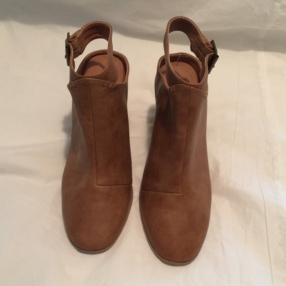 Beautiful Tan Mules